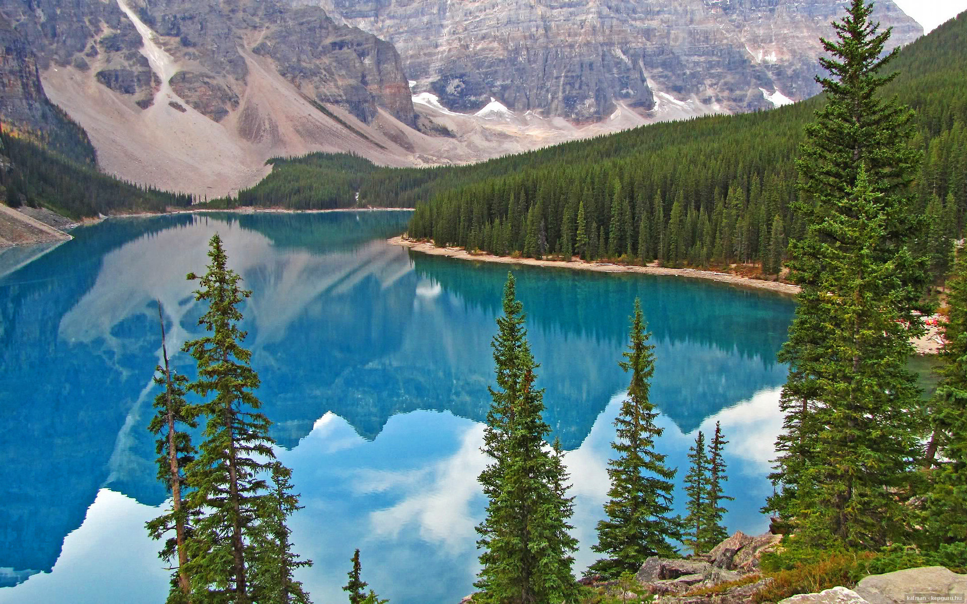 “德甲争冠进入关键期,豪门战斗不断”,德甲榜首大战